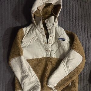 Patagonia Cream and Tan Fleece Jacket